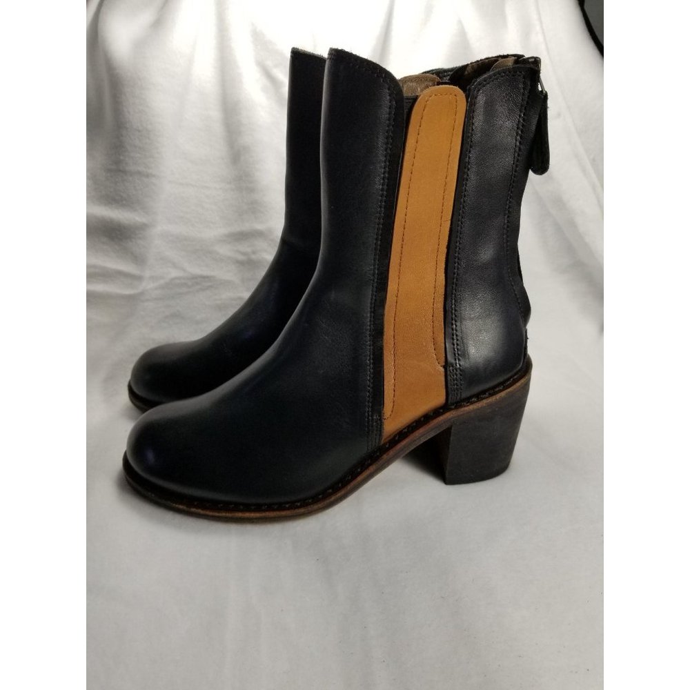 Gorgeous Gee’WaWa Hand Made boots 100% leather.